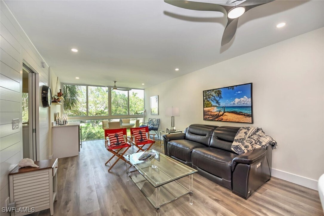 Foto principal - 684 Broad Ave S