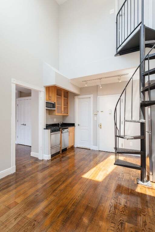Foto del edificio - 350 W 21st St