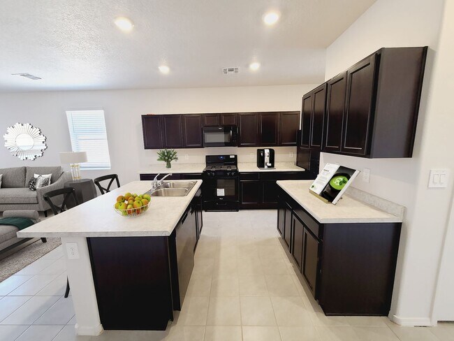 Foto del edificio - 3 bed 2 bath 1716 SQ FT