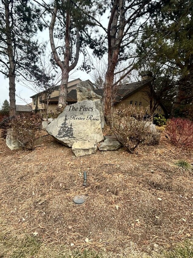 Building Photo - Modern 2-Bedroom Condo with Loft & 2 Car Garage!