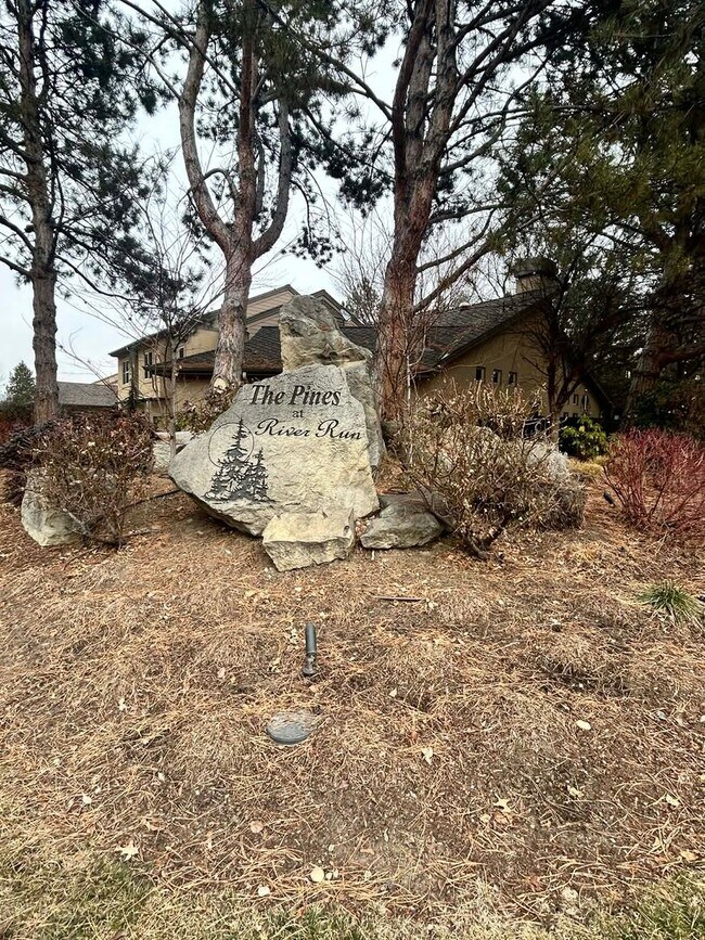 Foto del edificio - Modern 2-Bedroom Condo with Loft & 2 Car Garage!