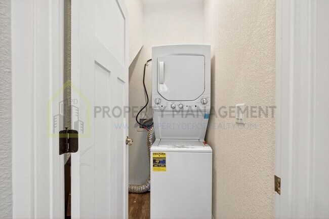Building Photo - Brand New Built 2 Bedroom duplex in Curtis...
