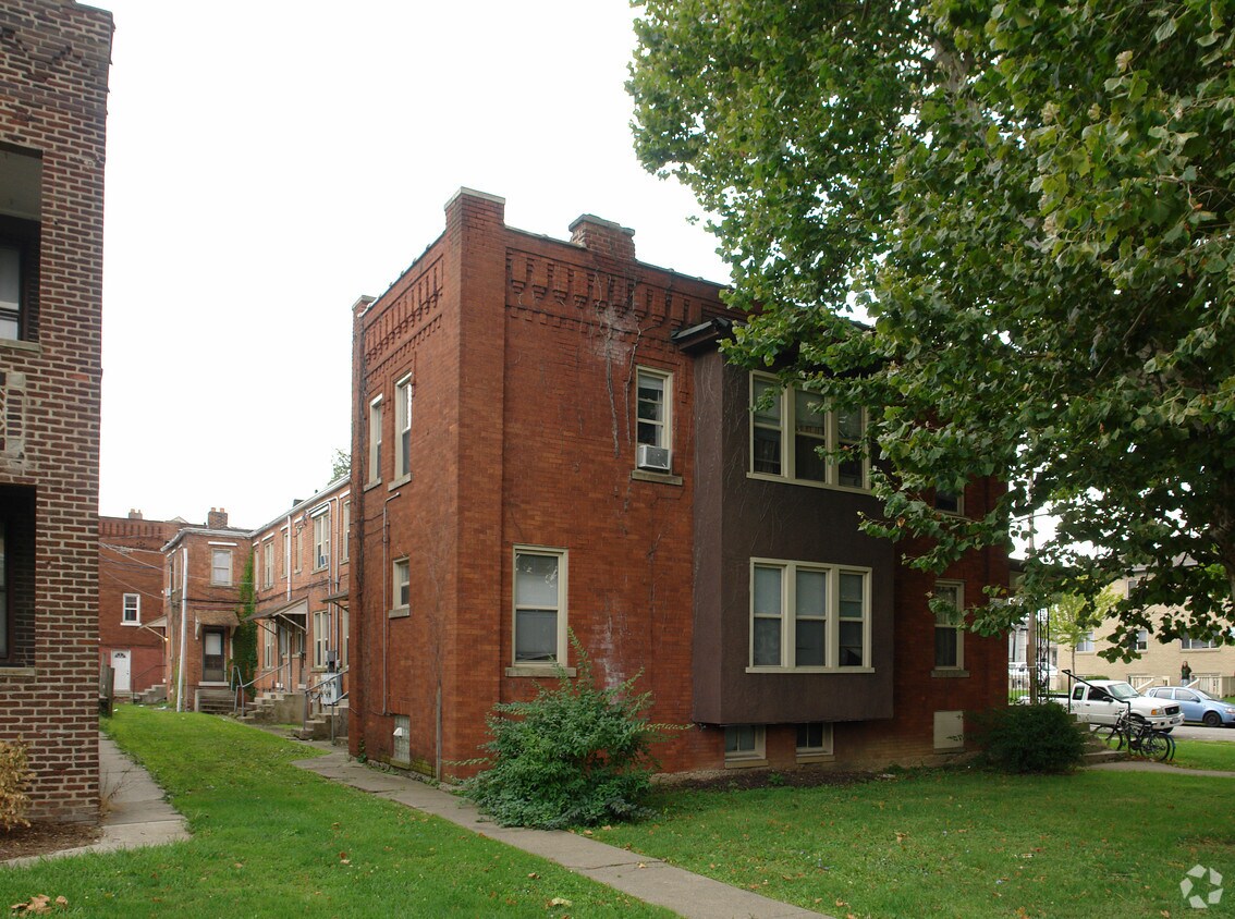 Building Photo - 240-252 E 13th Ave