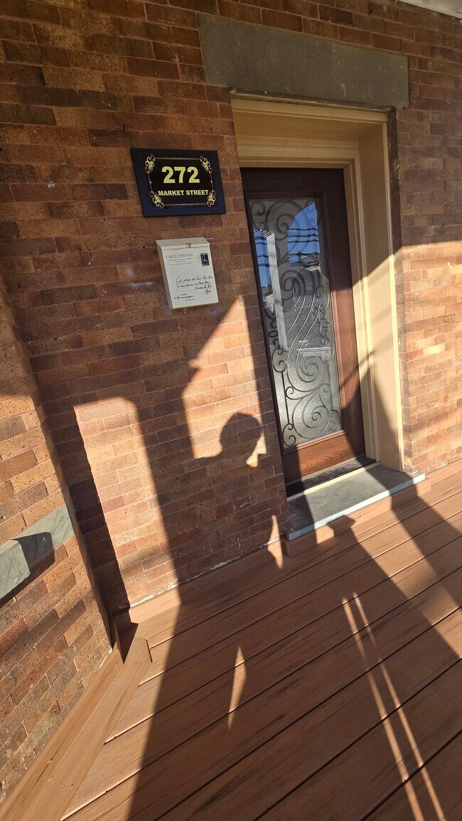 Building Photo - 272 Market St