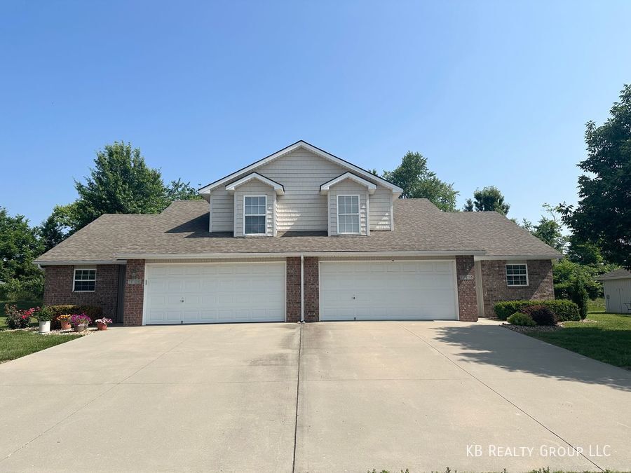 1124 NW Willow Dr, Grain Valley, MO 64029 Townhome Rentals in Grain Valley MO
