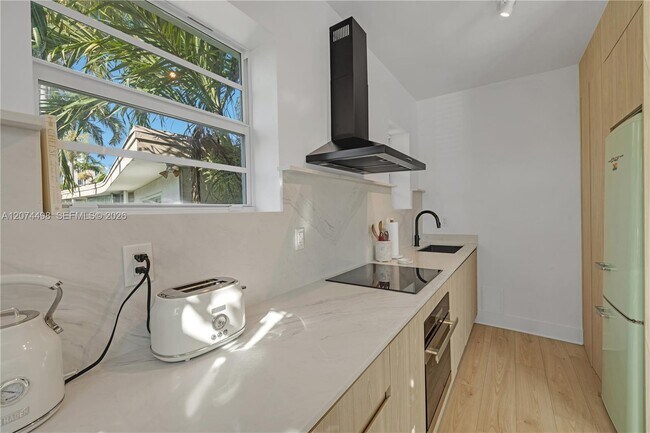 Foto del edificio - 4812 Pine Tree Dr