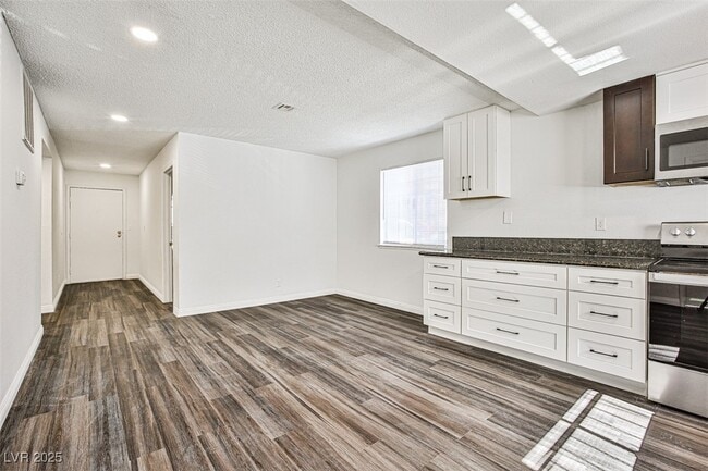 Foto del edificio - 4718 Elk Springs Ave