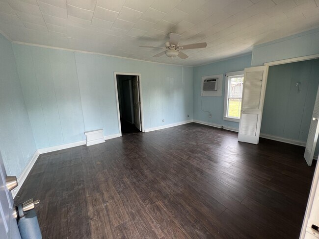 Building Photo - 210 Marne St