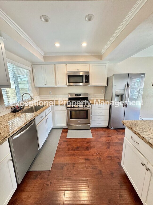 Foto del edificio - 8419 Cedarwood Ln