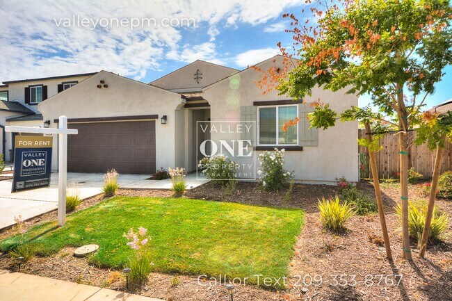 Building Photo - COMING SOON!!! Large Single-Story 4 Bedroo...