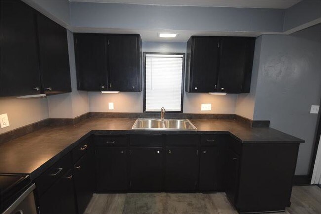 Foto del edificio - Beautiful 3 Bedroom-Single Family Home