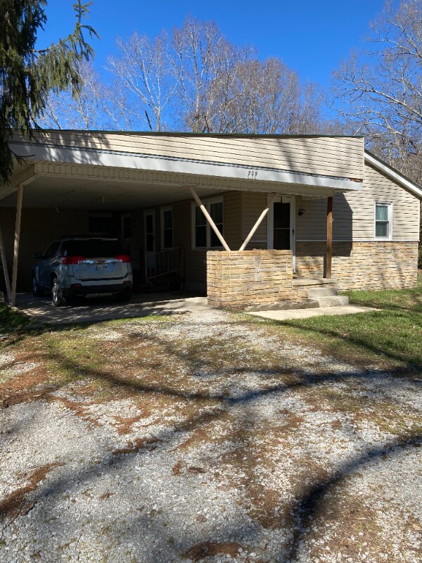 Foto principal - 709 Iris Dr