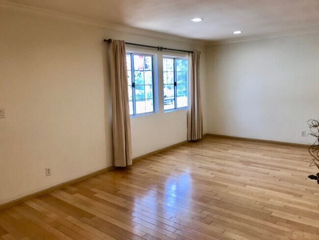 Foto del edificio - 4189 Vineland Ave