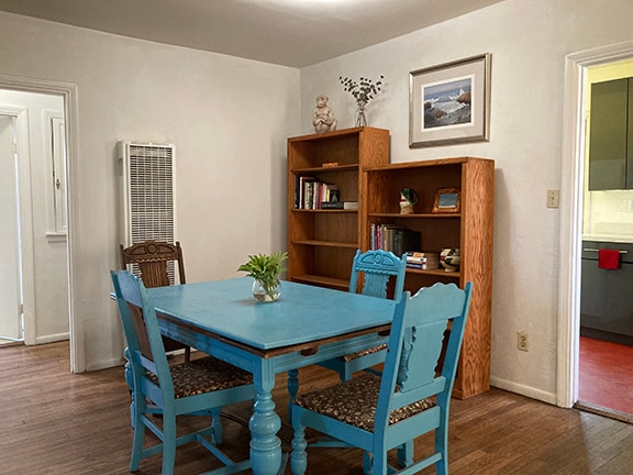 Dining - 832 Manzanita Ave