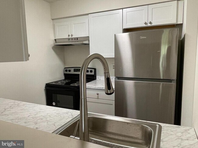 Foto del edificio - 1216 Ravens Crest Dr