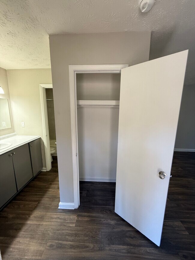 Armario de estudio - Brentwood Apartments
