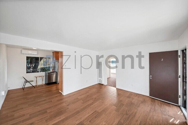 Building Photo - Unit 2