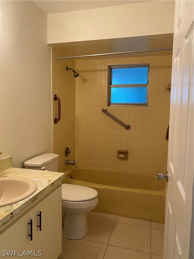 Foto del edificio - 668 98th Ave N