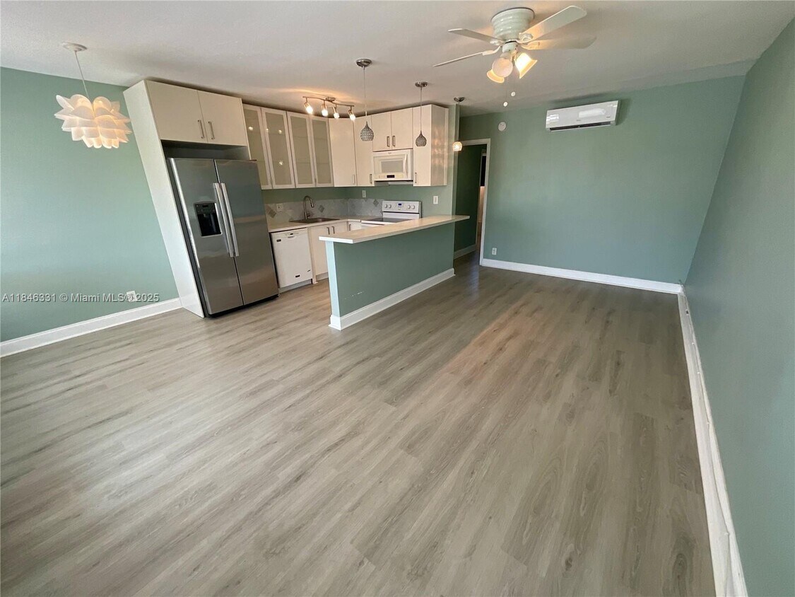 Foto principal - 2716 NE 30th Pl