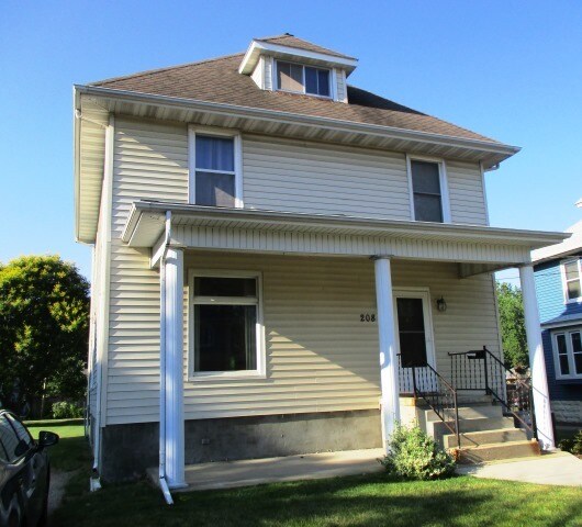 Foto principal - 208 W Emerson St