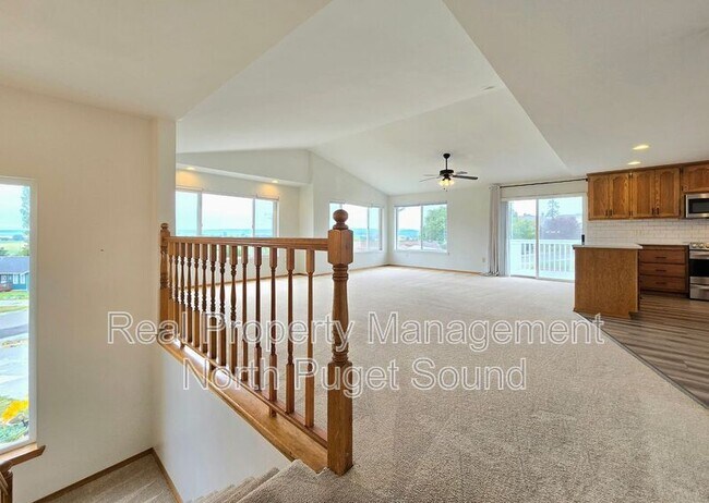 Foto del edificio - 8021 Olympic View Pl NW