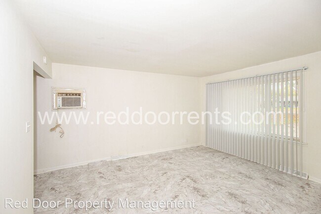 Building Photo - 4 br, 2 bath House - 3534 North Richardt Ave