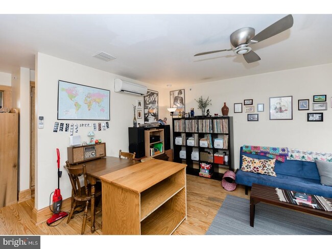Building Photo - 206 E Girard Ave