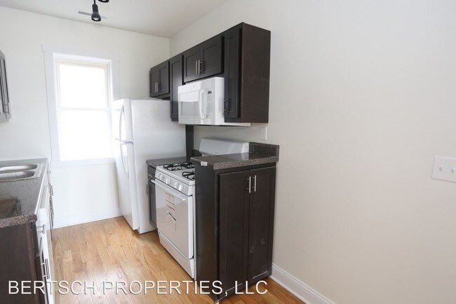Foto del edificio - 4705-4707 N Troy St