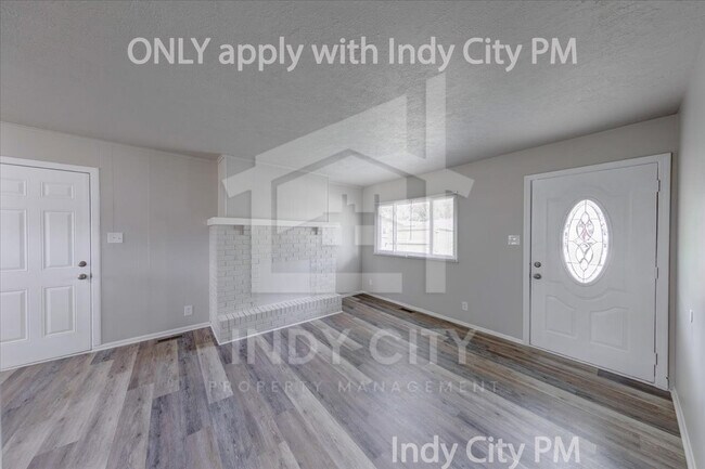 Foto del edificio - 7838 Ridgewood Dr