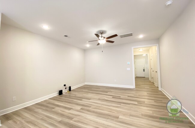 Building Photo - 110 Callen Dr