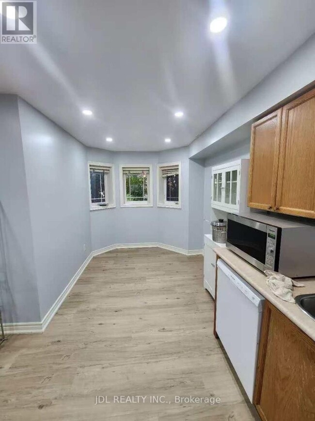 Building Photo - 6 Dovedale Dr