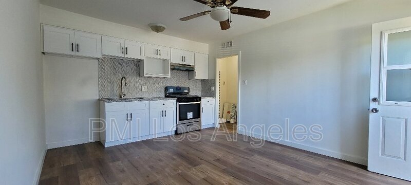 Foto principal - 975 N Oxford Ave