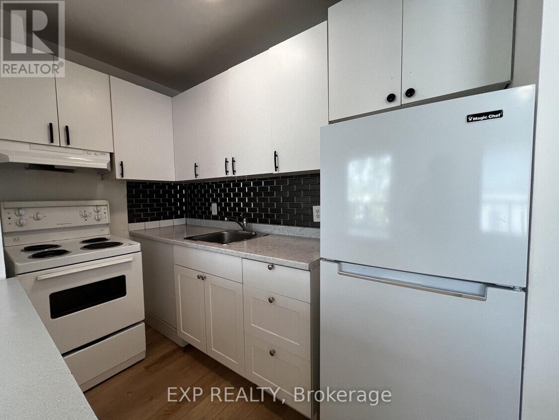 Photo principale - 102-102 Greensides Ave