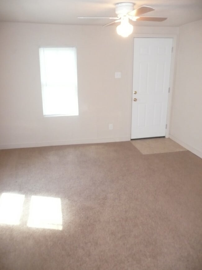 Building Photo - 8512 Raymond Ave