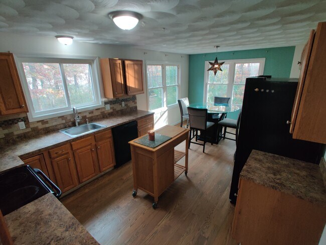 Building Photo - 62 Boyer St