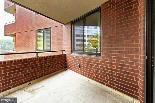 Building Photo - 4550 N Park Ave