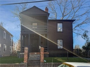 Building Photo - 109 Vine St SW