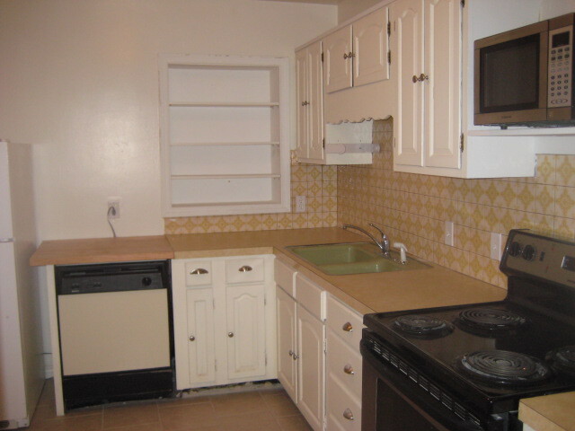 Building Photo - 1385 Yukon St