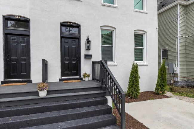 Foto del edificio - Where Vintage Vibes Meet Modern Mojo—Rent This Rare Historic 4BR/2BA Duplex in Norfolk’s Park Place