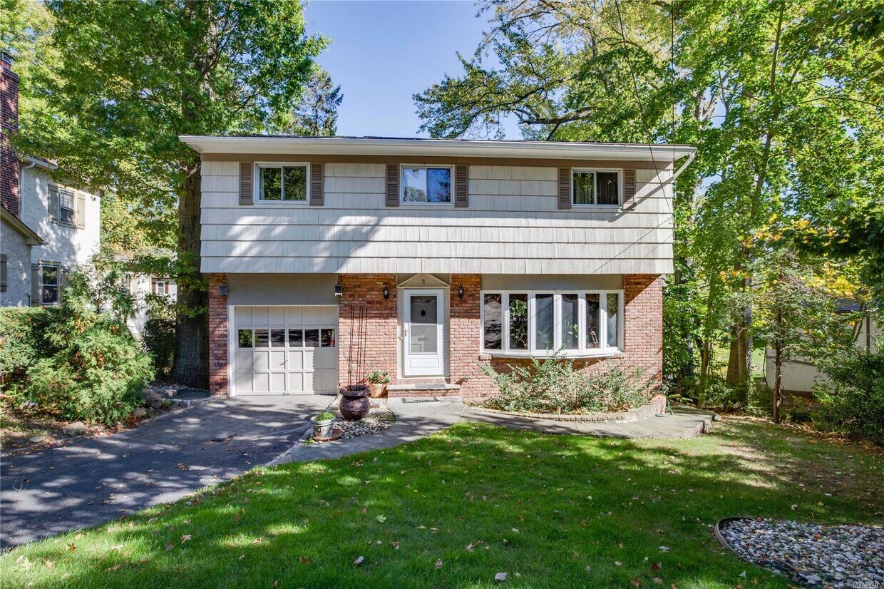 Primary Photo - 11 Rose Ave