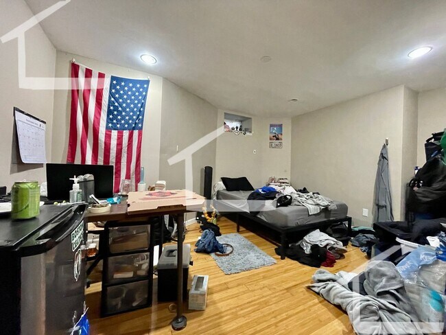 Foto del edificio - Charming 6 Bedroom-NonBroker Fee