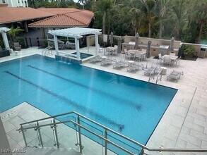 Building Photo - 6585 Nicholas Blvd