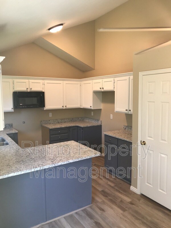 Building Photo - 984 Dry Gulch Rd
