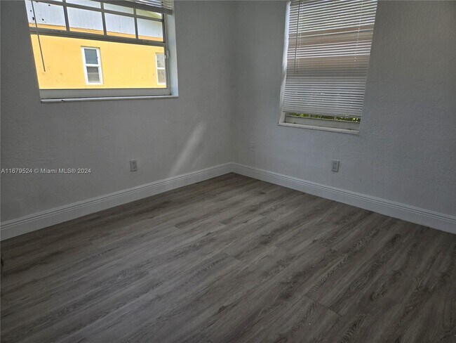 Foto del edificio - 2971 NW 195th St
