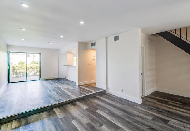 Building Photo - 9137 NW 38th Dr