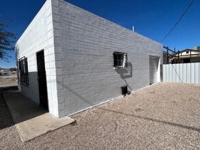 Building Photo - 321 E Grant Rd