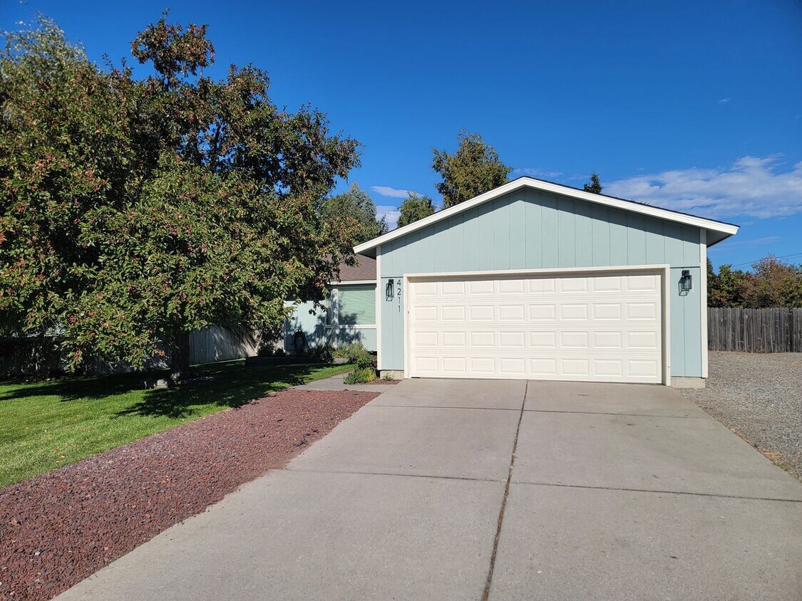 Foto principal - Great update 4-Bedroom Home On The South H...