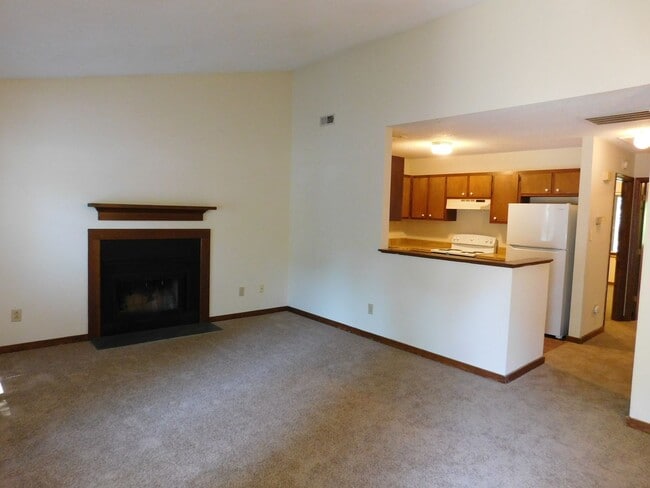 Foto del edificio - 2 Bedrooms, 1 bathroom Cathedral ceiling i...