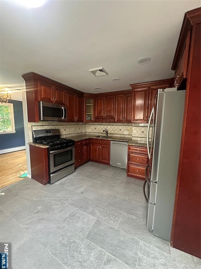 Building Photo - 12-28-28 Fairclough Pl