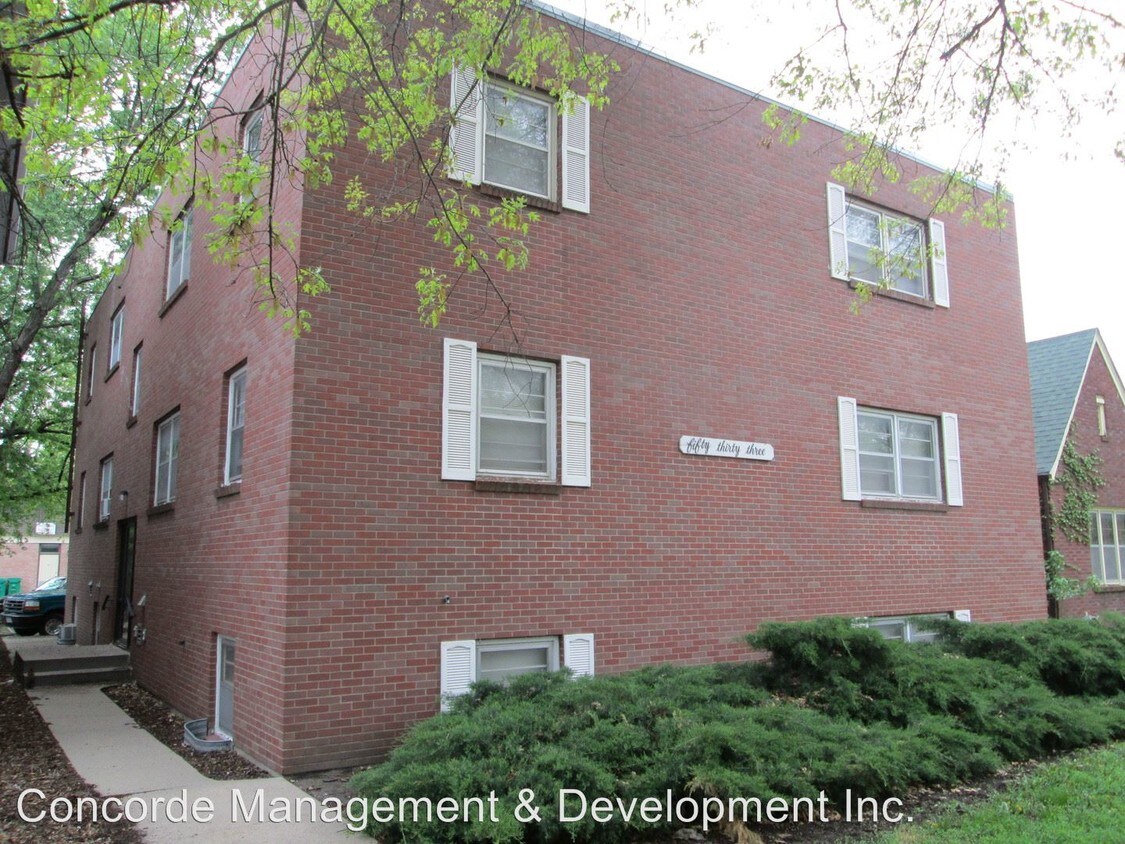 Primary Photo - 5033 Huntington Ave